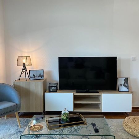 Galaxy Home Spacious & Renovated Apartment เอเธนส์ ภายนอก รูปภาพ