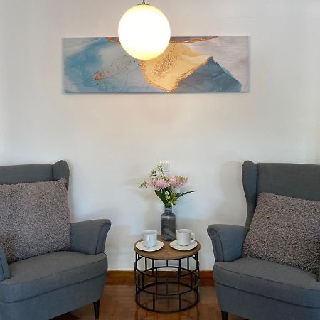 Galaxy Home Spacious & Renovated Apartment เอเธนส์ ภายนอก รูปภาพ