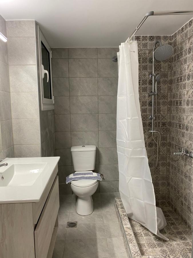 Galaxy Home Spacious & Renovated Apartment เอเธนส์ ภายนอก รูปภาพ