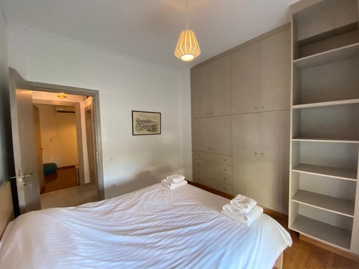 Galaxy Home Spacious & Renovated Apartment เอเธนส์ ภายนอก รูปภาพ